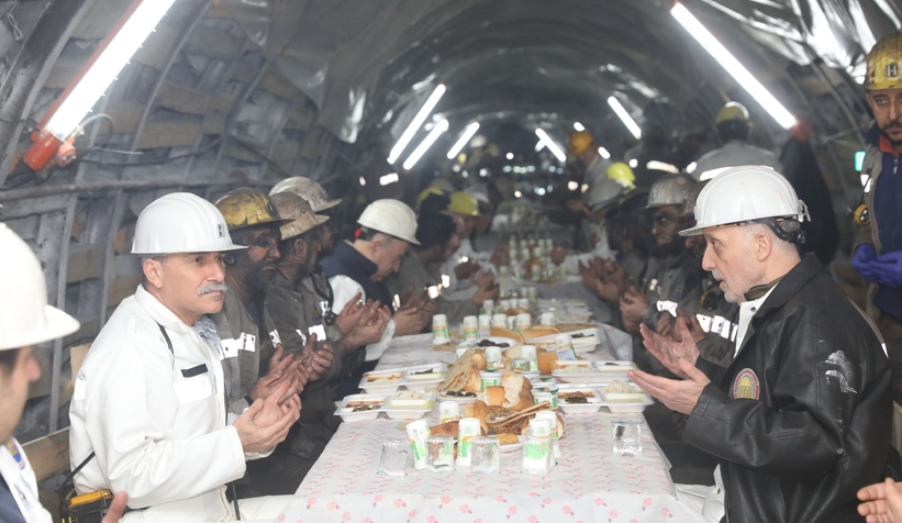 ergun-atalay-madencilerle-yerin-altinda-iftar-yaptiszvrquyvqy