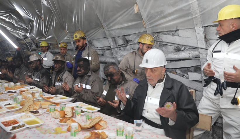 ergun-atalay-madencilerle-yerin-altinda-iftar-yaptiszvrquyvqy