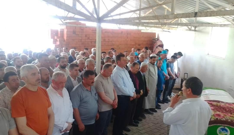 esi-agactan-dusunce-kalp-krizi-gecirmisti-topraga-verildiwldobnk1dh