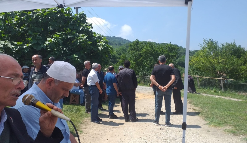 esi-agactan-dusunce-kalp-krizi-gecirmisti-topraga-verildiwldobnk1dh