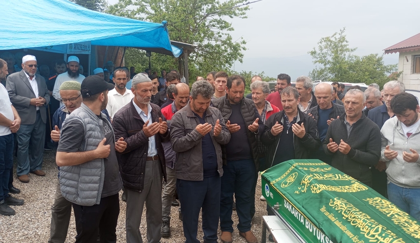 esi-ile-kaza-yapan-surucu-topraga-verildidxn5cdzlbe