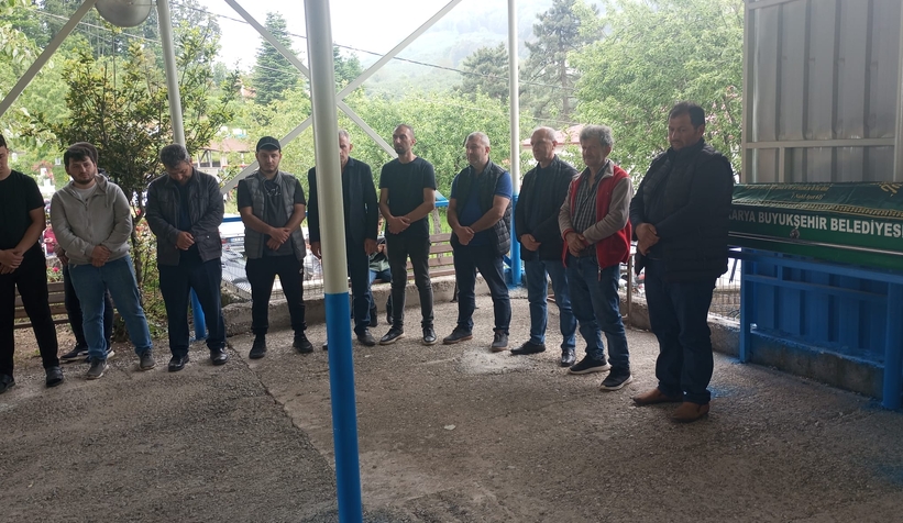 esi-ile-kaza-yapan-surucu-topraga-verildidxn5cdzlbe