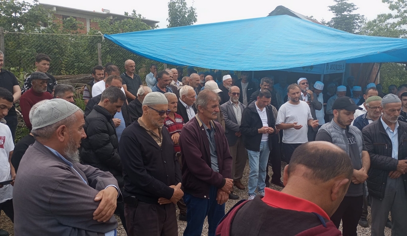 esi-ile-kaza-yapan-surucu-topraga-verildidxn5cdzlbe