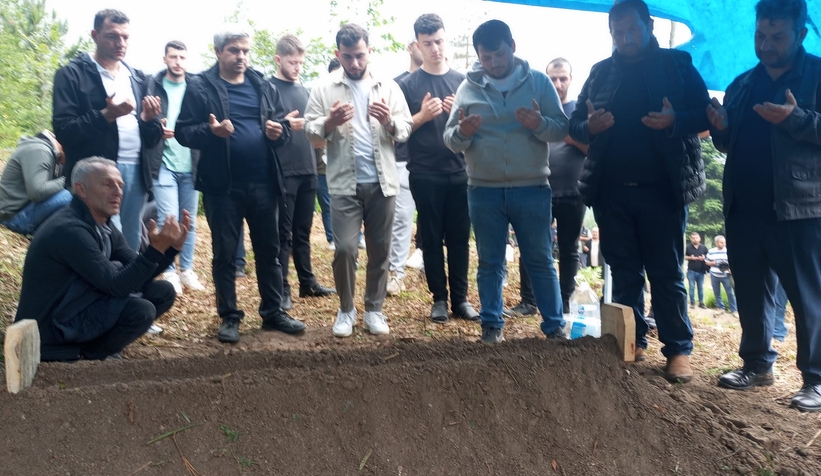 esi-ile-kaza-yapan-surucu-topraga-verildidxn5cdzlbe