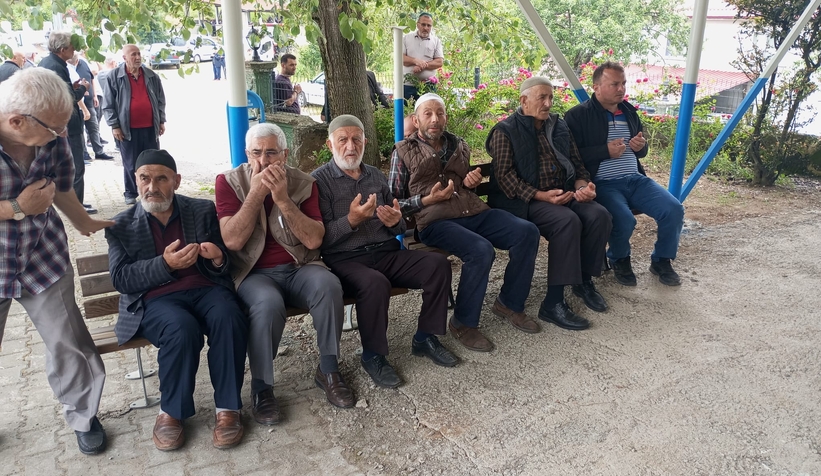 esi-ile-kaza-yapan-surucu-topraga-verildidxn5cdzlbe
