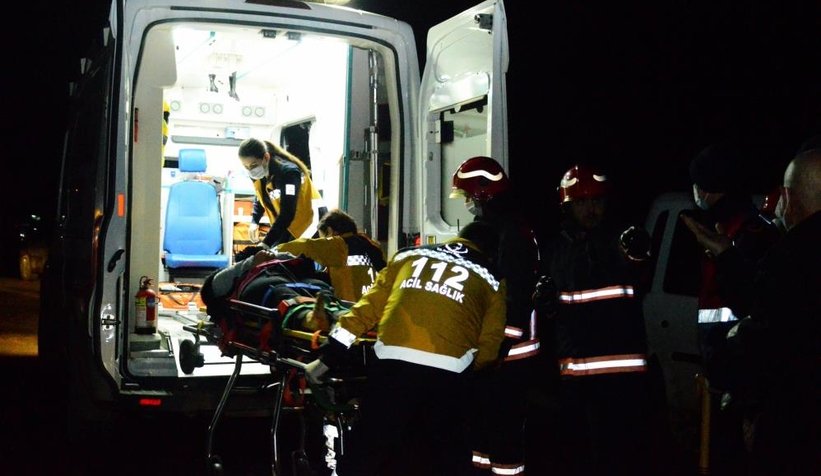 Eşi otomobilde sıkışan sürücü şoka girdi