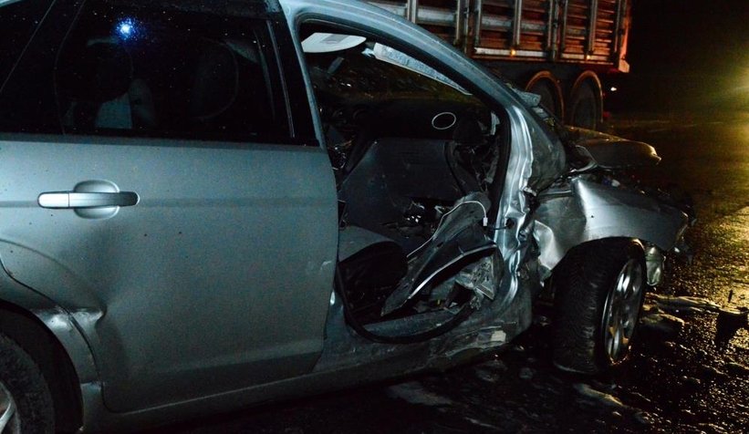 Eşi otomobilde sıkışan sürücü şoka girdi