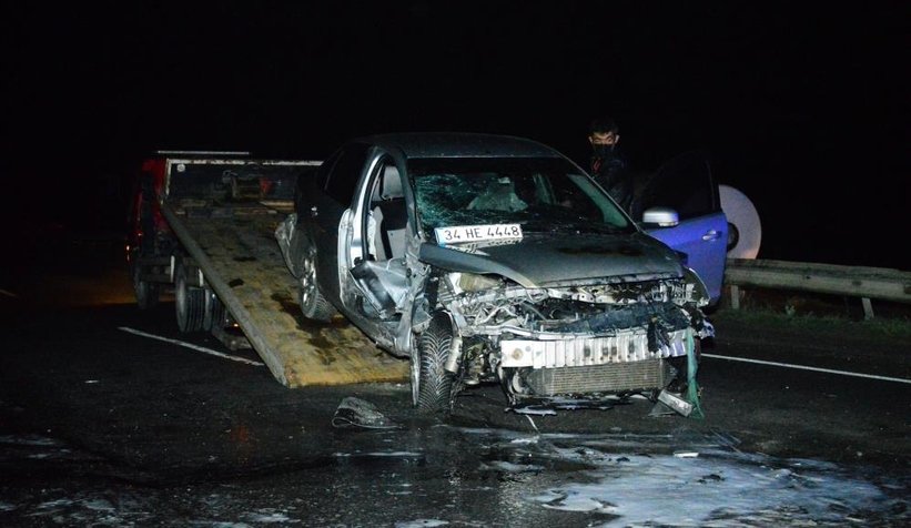 Eşi otomobilde sıkışan sürücü şoka girdi