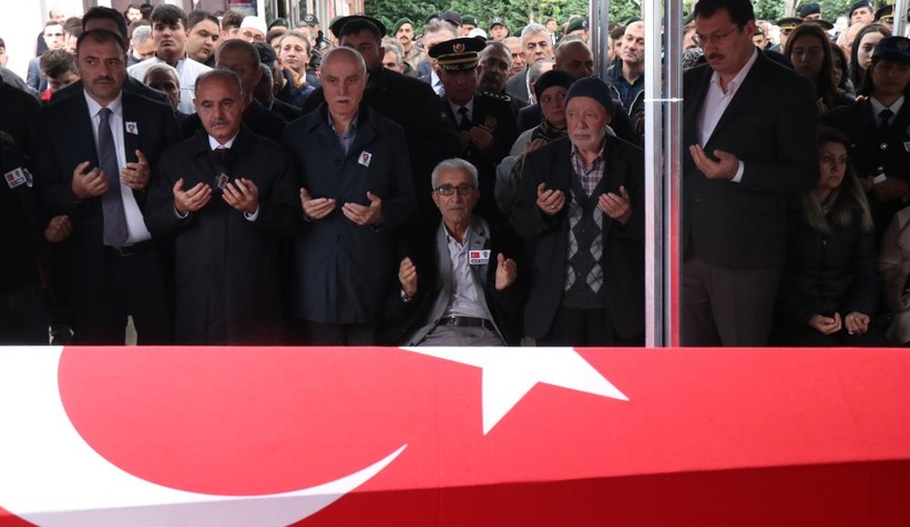 esi-ve-kizlarindan-sehit-polise-son-bakisl0jurettwk