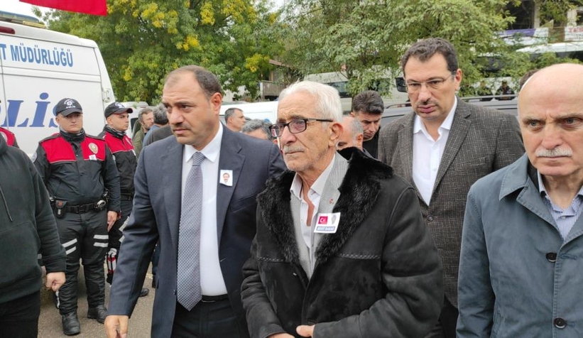 esi-ve-kizlarindan-sehit-polise-son-bakisl0jurettwk