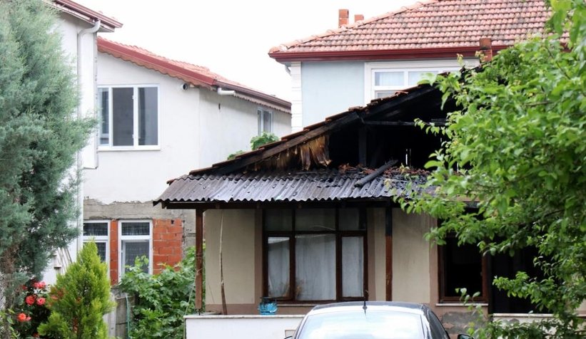 Eşine kızdı, evi ateşe verdi
