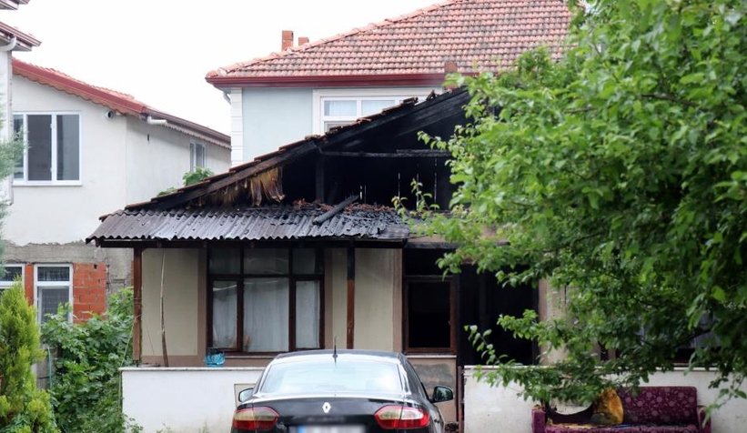 Eşine kızdı, evi ateşe verdi