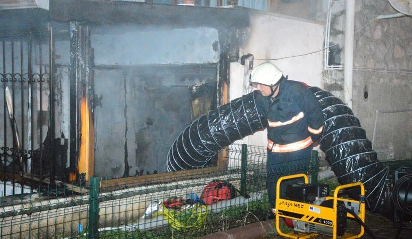 Eşine kızdı evi yaktı