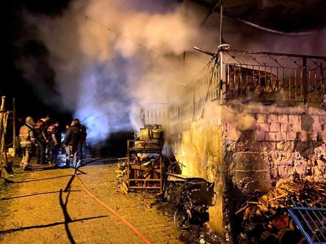 Eşini alevlerden kurtardı kendi yanarak can verdi