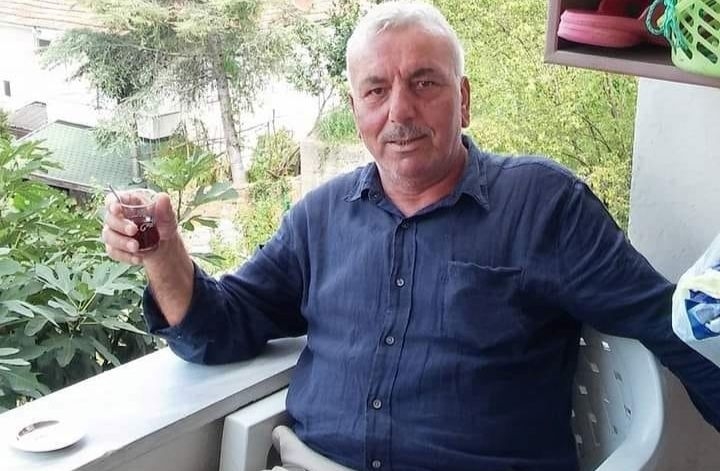 Eşini balkonda ölü buldu