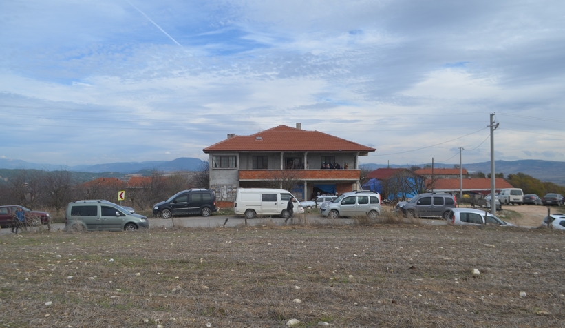 esinin-oldurdugu-kocaya-aci-vedadwtucxdudw