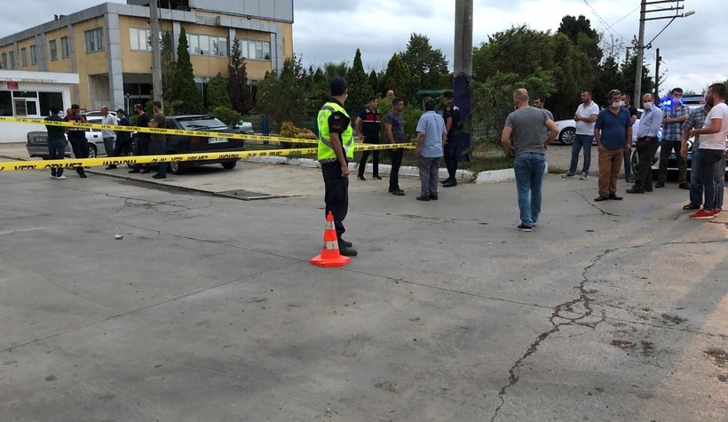 Eski eşini iş çıkışında vurdu