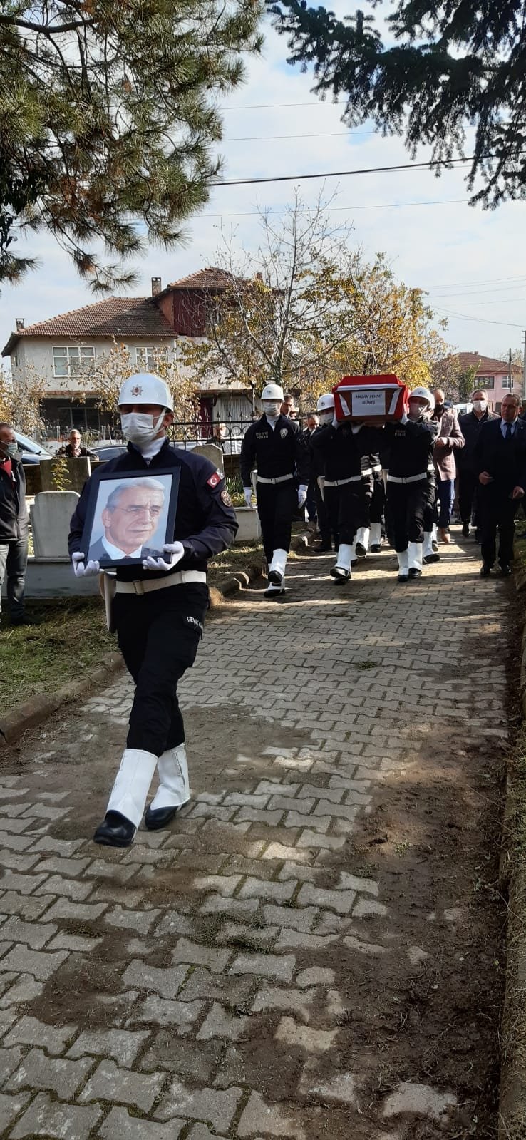 Eski İçişleri Bakanı Güneş toprağa verildi