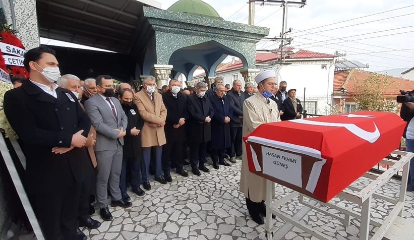 Eski İçişleri Bakanı Güneş toprağa verildi