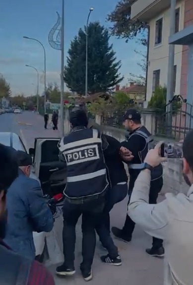 eski-sevgilisini-sokak-ortasinda-oldurmustu-adliyeye-sevk-edildit20ragmwch