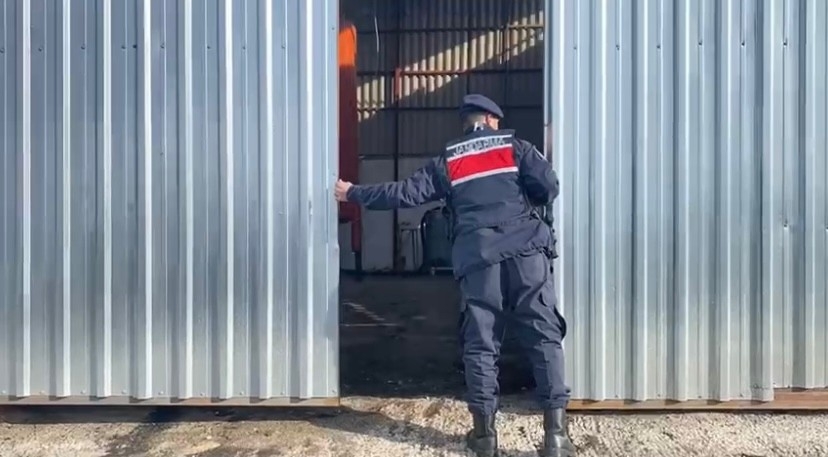 eski-tavuk-ciftligine-kacak-akaryakit-operasyonulzvqt3boq2