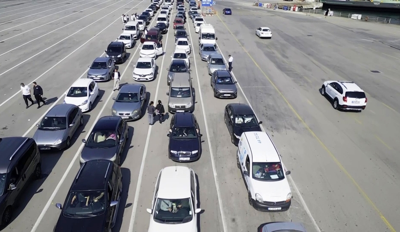 Eskihisar'da kilometrelerce kuyruk: Sürücüler kontak kapattı