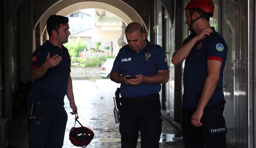Esrarengız olay; Kayıp kadın ihbarına giden ekipler çöp evle karşılaştı