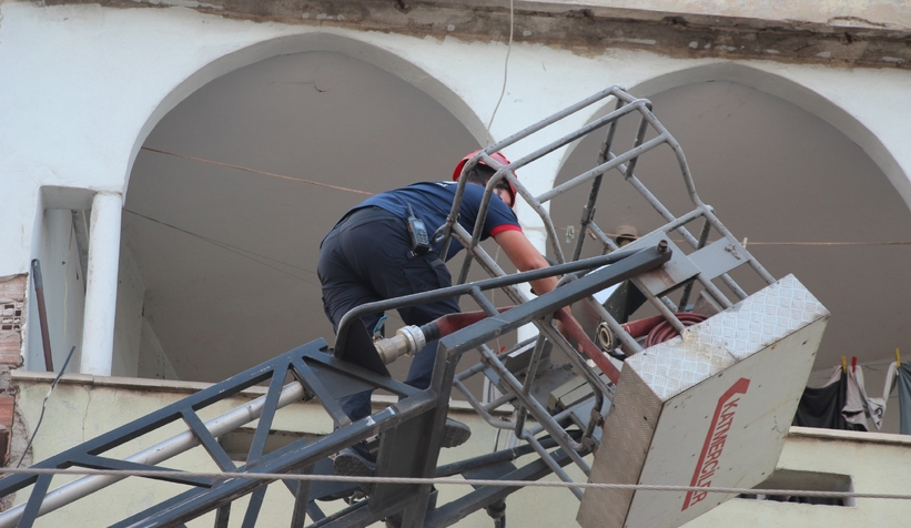 Esrarengız olay; Kayıp kadın ihbarına giden ekipler çöp evle karşılaştı