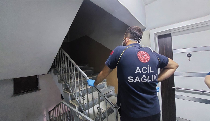 Esrarengız olay; Kayıp kadın ihbarına giden ekipler çöp evle karşılaştı