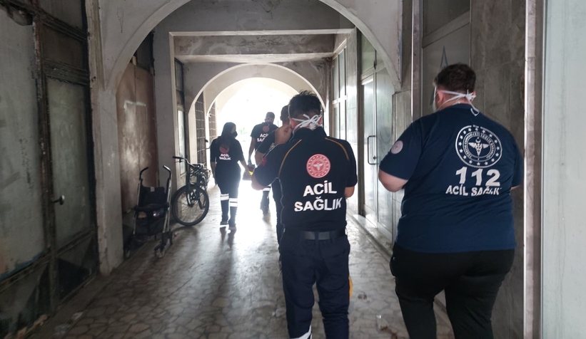 Esrarengız olay; Kayıp kadın ihbarına giden ekipler çöp evle karşılaştı