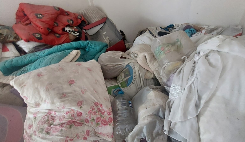 Esrarengız olay; Kayıp kadın ihbarına giden ekipler çöp evle karşılaştı