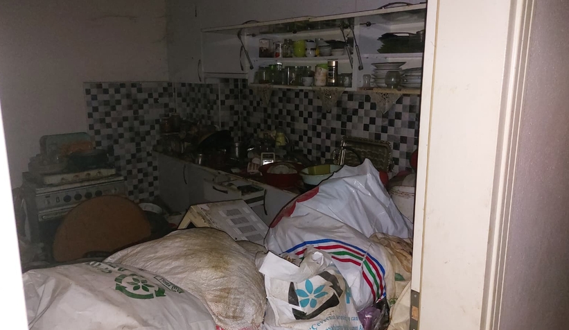 Esrarengız olay; Kayıp kadın ihbarına giden ekipler çöp evle karşılaştı