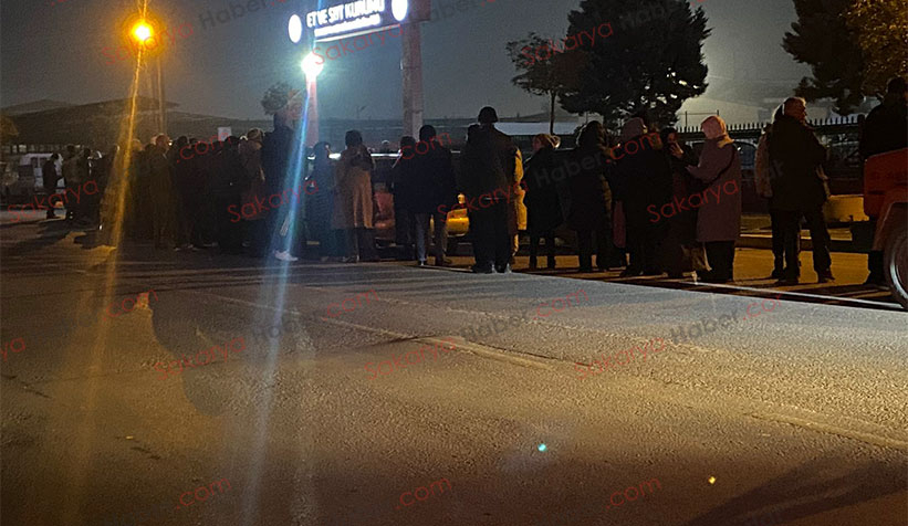 et-ve-sut-kurumu-magazasinda-gece-yarisi-ucuz-et-kuyruguzveywm9osk