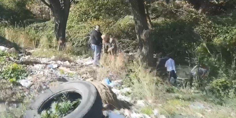 Ev arkadaşlarını boğdukları iple bağlayarak dereye attılar