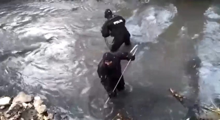 Ev arkadaşlarını boğdukları iple bağlayarak dereye attılar