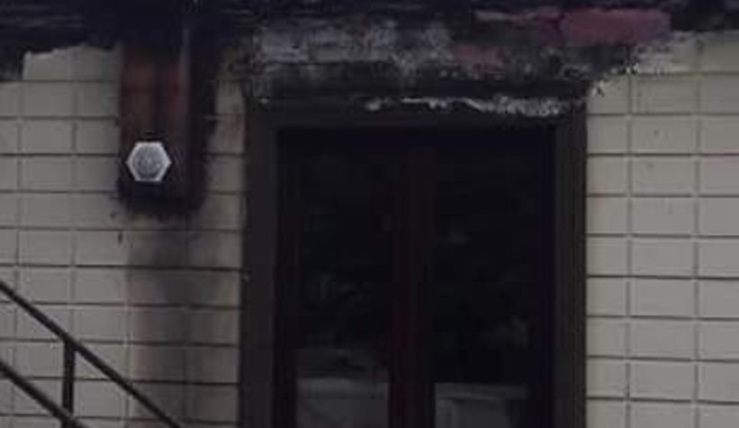 Ev eşyalarla birlikte yandı 