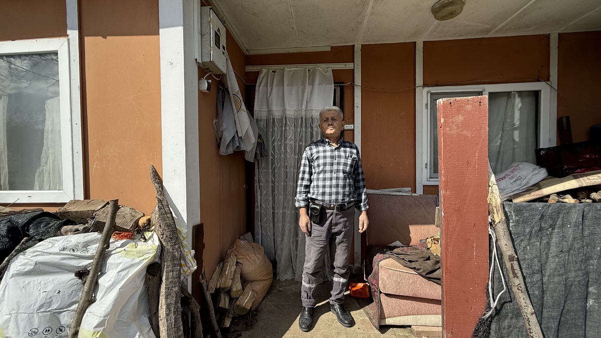 Ev var yol yok: 10 yıldır tarladan yürüyor