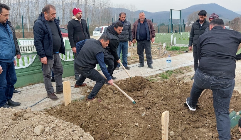 Evde kalbi duran Kerem Ertuğrul defnedildi