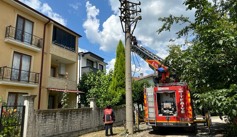 Evde mahsur kalan çocuğu itfaiye kurtardı