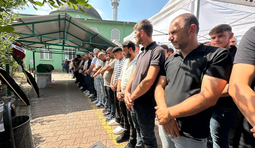 Evde silahla vurulmuş halde bulunan genç toprağa verildi