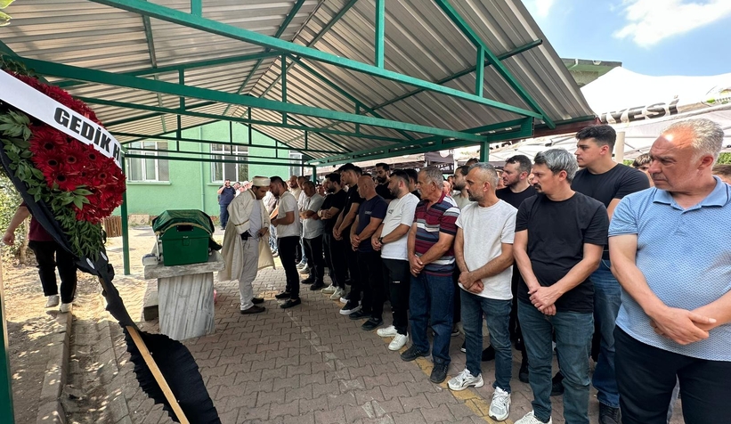 Evde silahla vurulmuş halde bulunan genç toprağa verildi