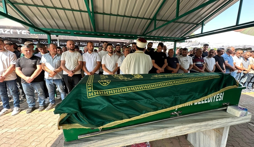 Evde silahla vurulmuş halde bulunan genç toprağa verildi