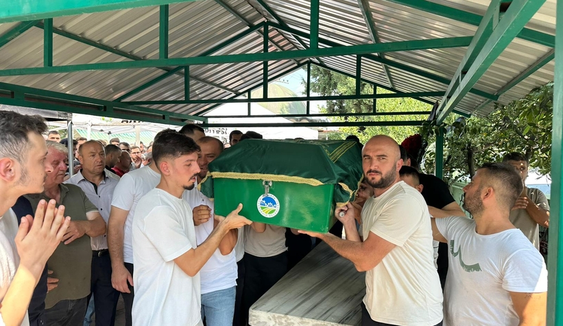 Evde silahla vurulmuş halde bulunan genç toprağa verildi