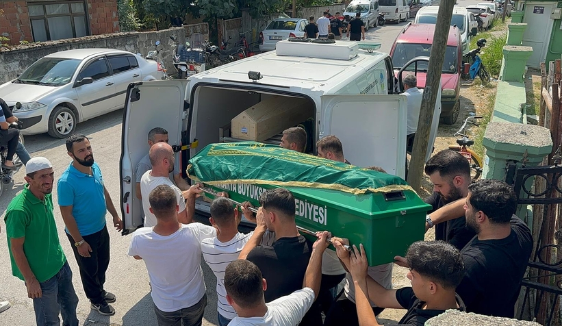 Evde silahla vurulmuş halde bulunan genç toprağa verildi