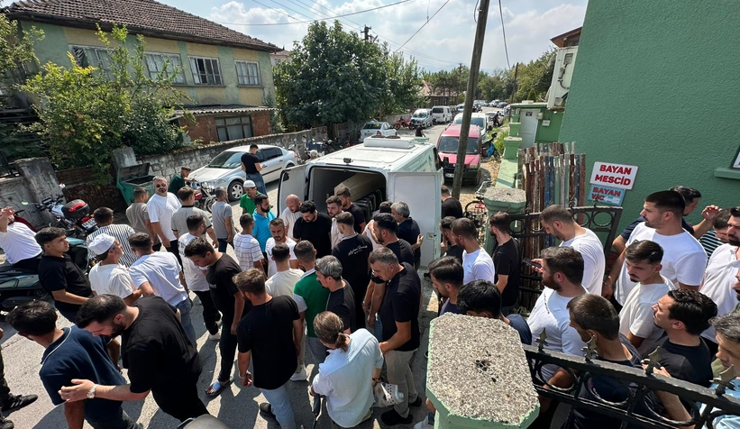 Evde silahla vurulmuş halde bulunan genç toprağa verildi