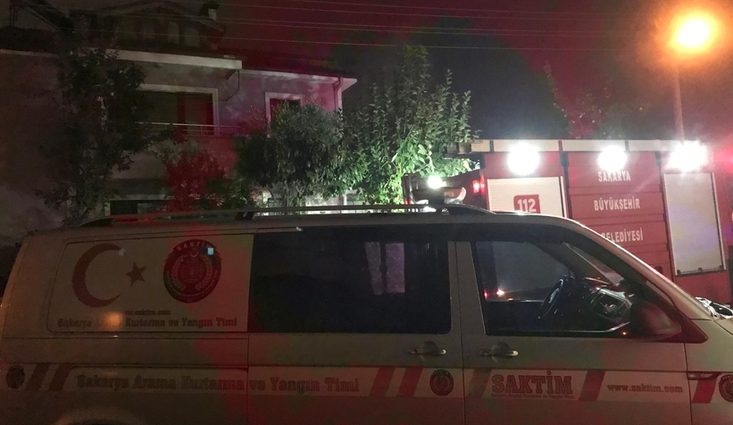 evde-yangin-bir-kisi-hastaneye-kaldirildizvovntjvwf