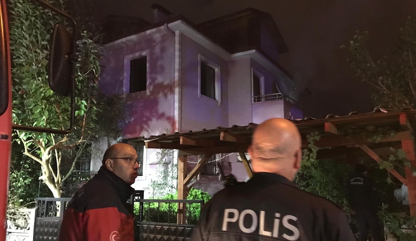 evde-yangin-bir-kisi-hastaneye-kaldirildizvovntjvwf