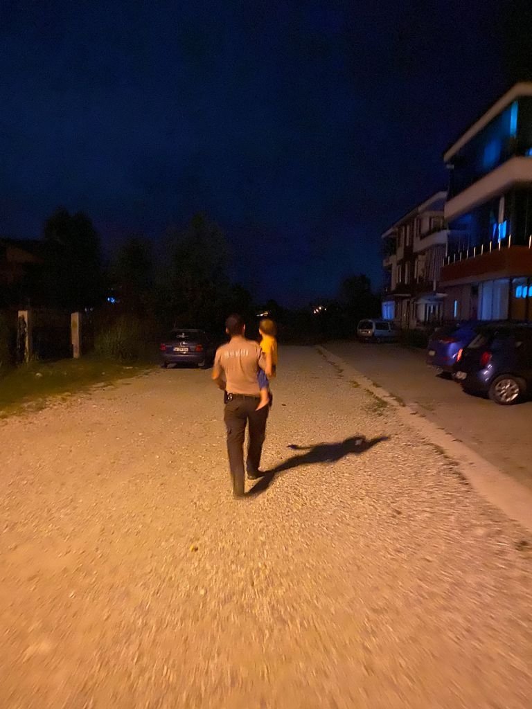 Evden çıkan 1,5 yaşındaki çocuk iki sokak uzakta bulundu