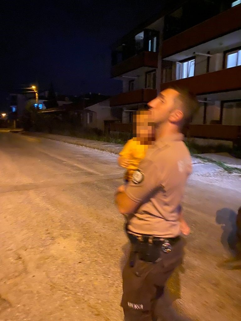 Evden çıkan 1,5 yaşındaki çocuk iki sokak uzakta bulundu
