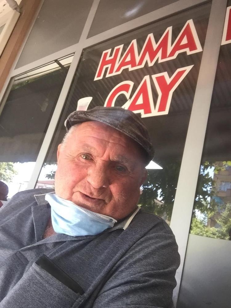 Eve giren komşuları cesedini buldu